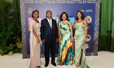 Casal presidencial esbanja simpatia ao lado das filhas