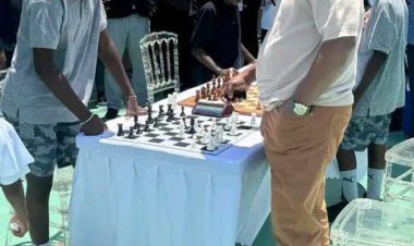 Look do Presidente da República na maratona desportiva no palácio presidencial dá que falar nas redes sociais.