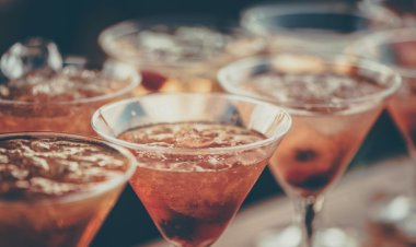 Consumo de bebidas contaminadas mata 14 pessoas na Índia