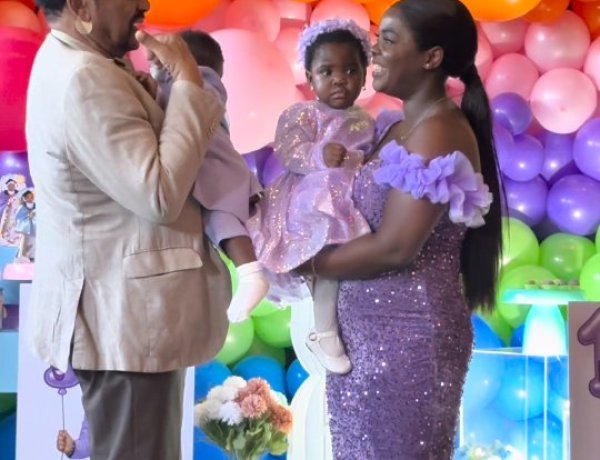 Bonga celebra 1º aniversário dos filhos gémeos aos 83 anos