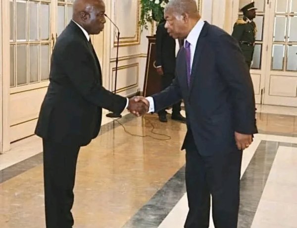 João Ernesto dos Santos toma posse como Ministro de Estado e Chefe da Casa Militar do Presidente da República