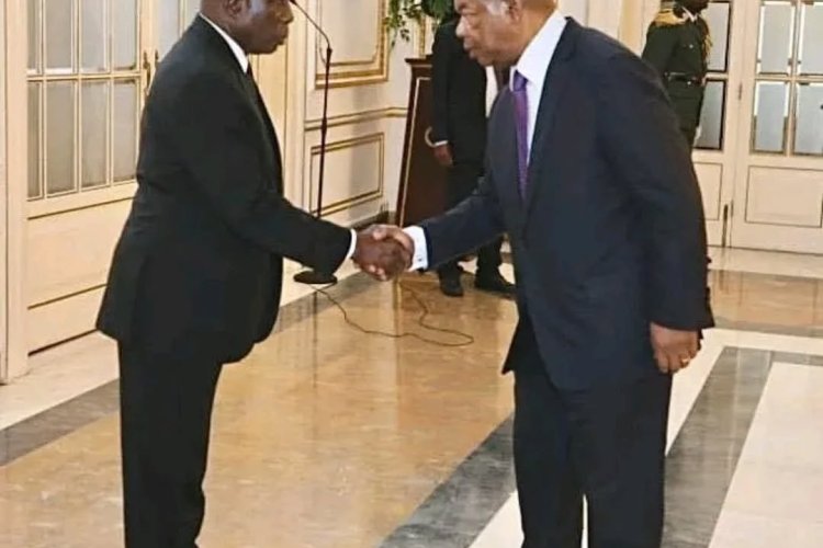 João Ernesto dos Santos toma posse como Ministro de Estado e Chefe da Casa Militar do Presidente da República