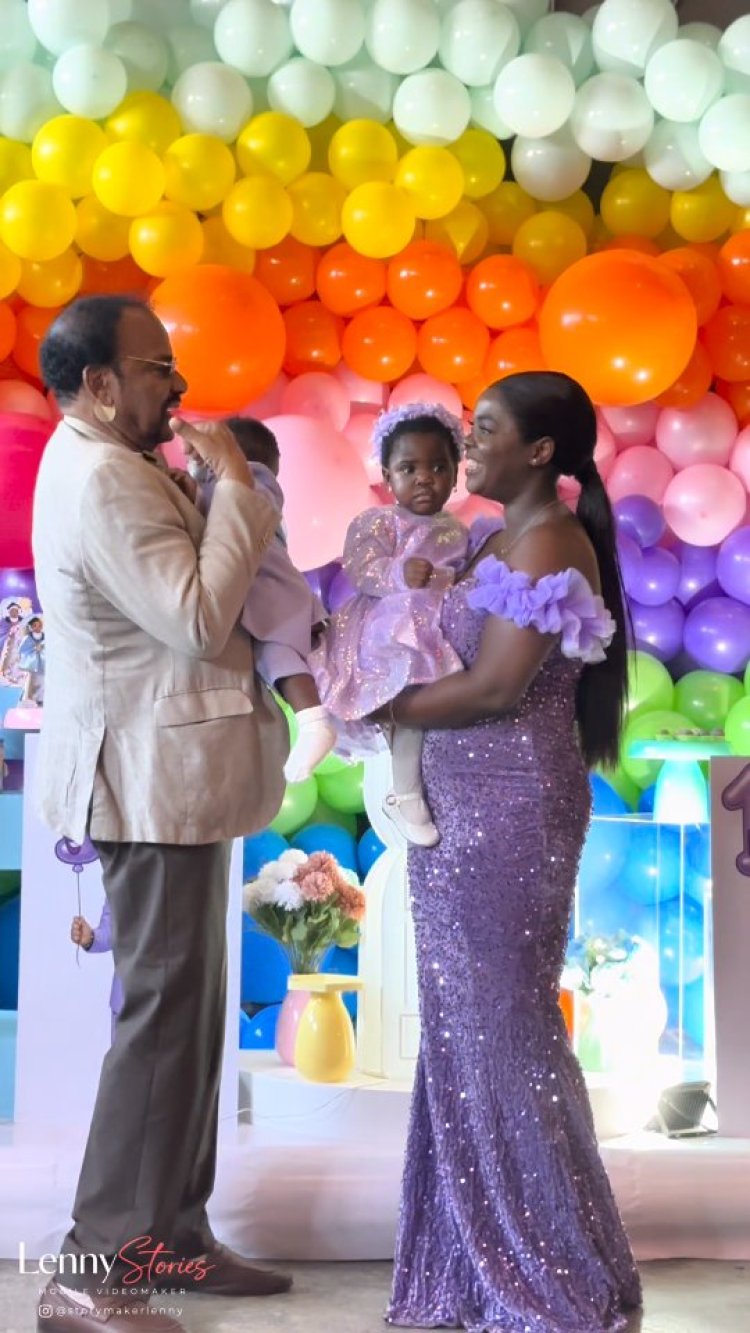 Bonga celebra 1º aniversário dos filhos gémeos aos 83 anos