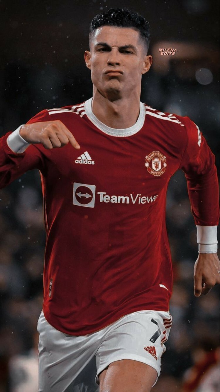 Cristiano Ronaldo foi eleito o melhor jogador de toda a história da Premier League, de acordo com a Sky Sports