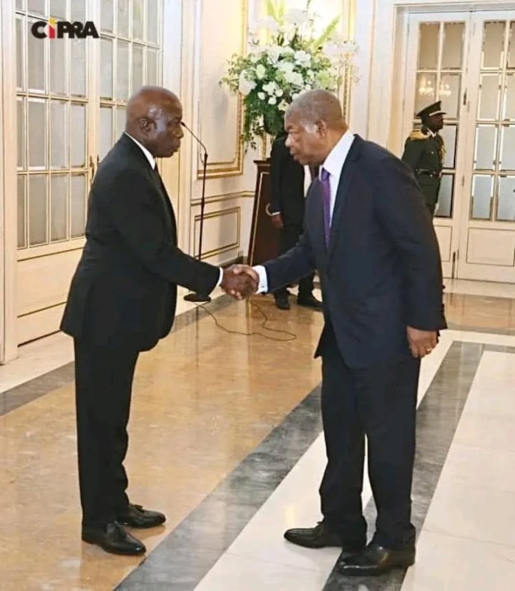 João Ernesto dos Santos toma posse como Ministro de Estado e Chefe da Casa Militar do Presidente da República