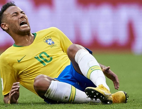 Neymar ficará até três semanas afastado dos relvados devido a lesão grave, afirma Federação Brasileira