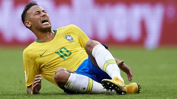 Neymar ficará até três semanas afastado dos relvados devido a lesão grave, afirma Federação Brasileira
