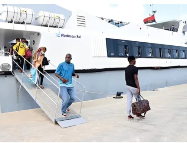 Cabinda poderá contar com ligação marítima até ao Namibe