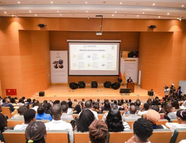 Ensino superior em Angola tem apenas um professor doutorado para cada 240 estudantes