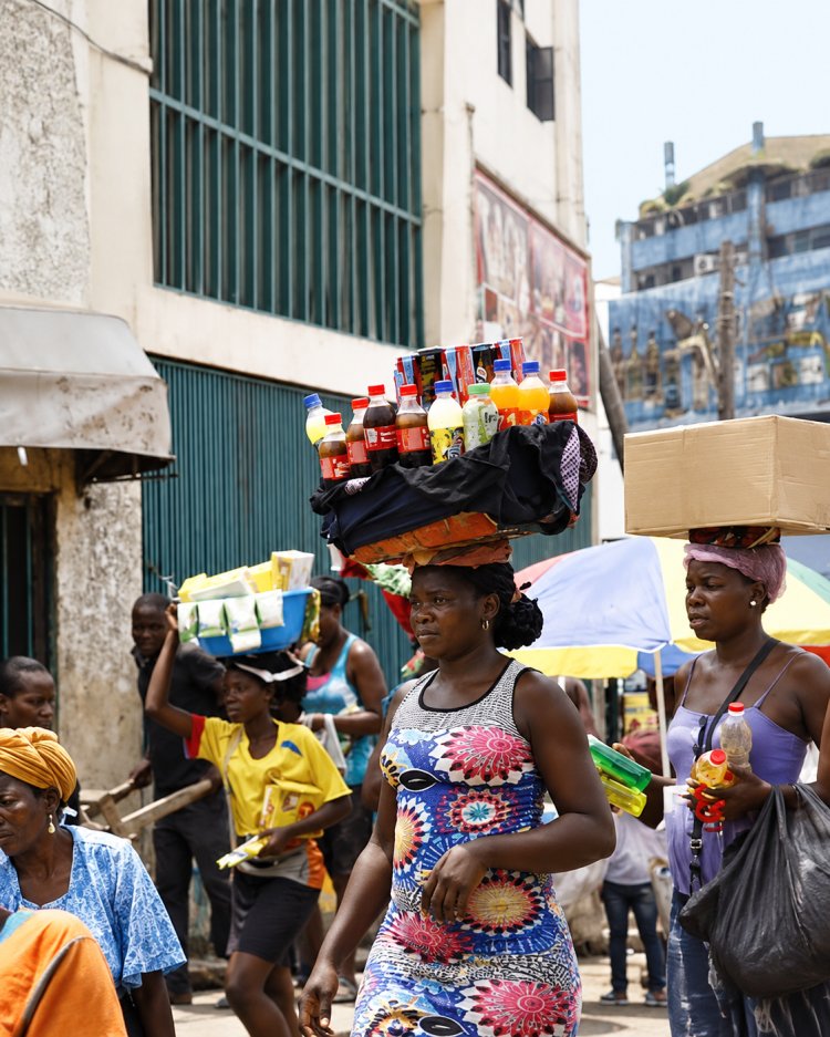 Angola quer reduzir comércio informal de 85% para 69% e criar mais de 200 mil empregos